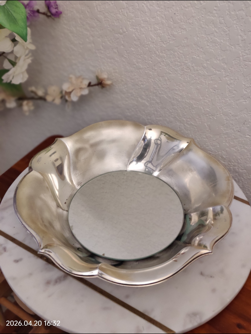 Silver Scalloped Decorative Bowl with Mirror Base